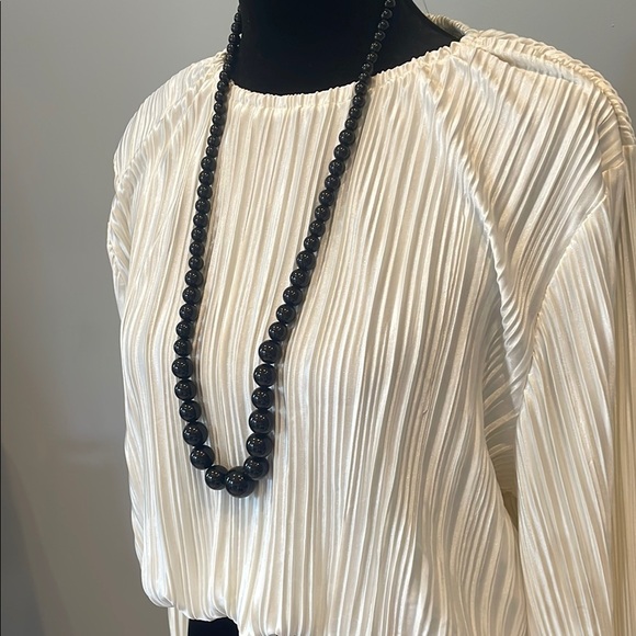 Elegant Cream Pleated Women's Top like new pullover - Picture 2 of 2